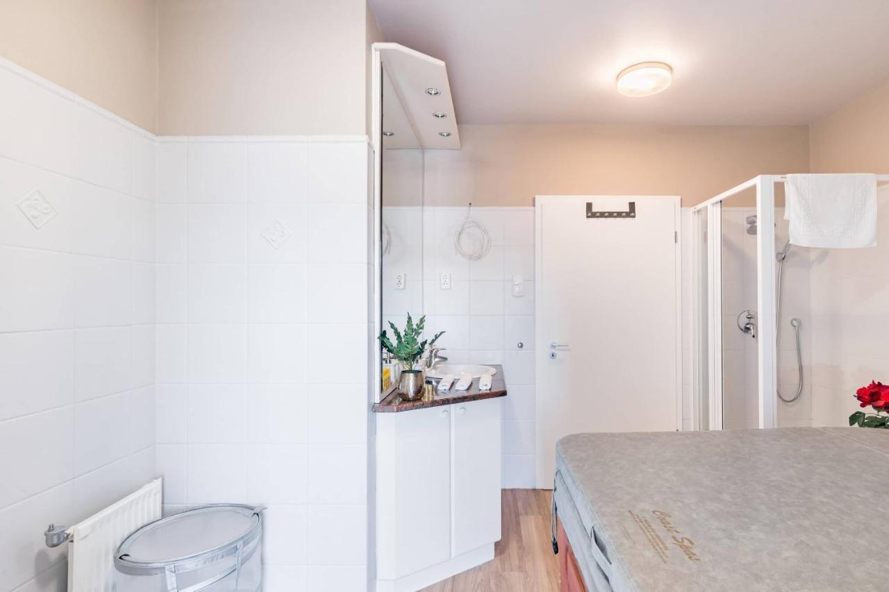Sunny And Central Penthouse With Private Garage Budapest Extérieur photo
