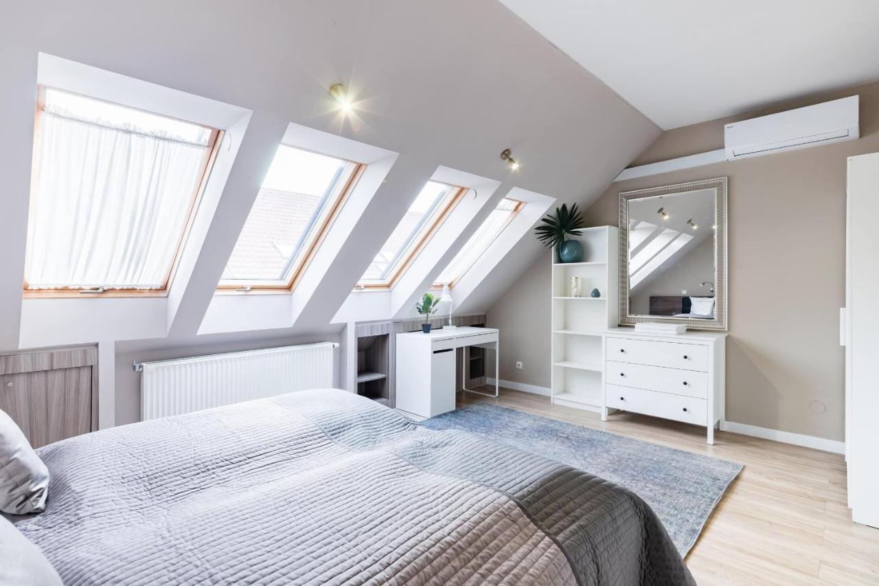 Sunny And Central Penthouse With Private Garage Budapest Extérieur photo